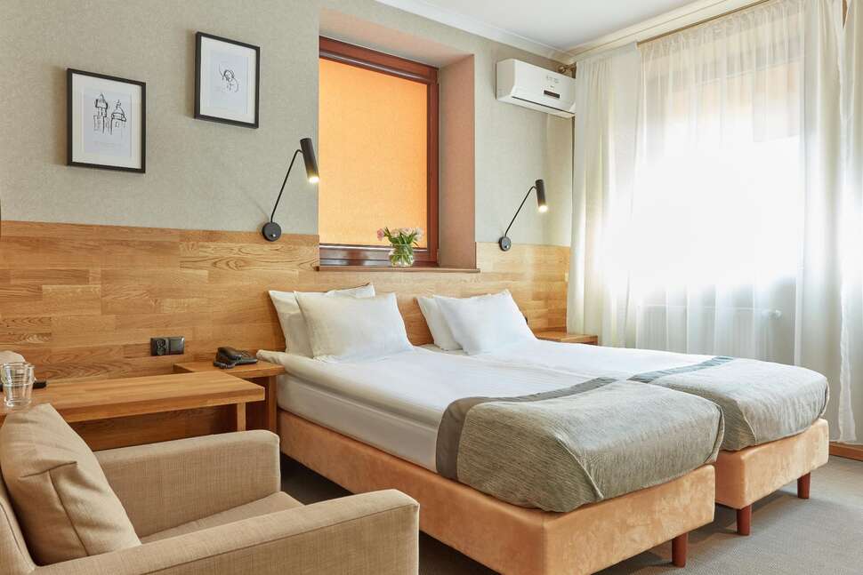 Hotel Batory cover