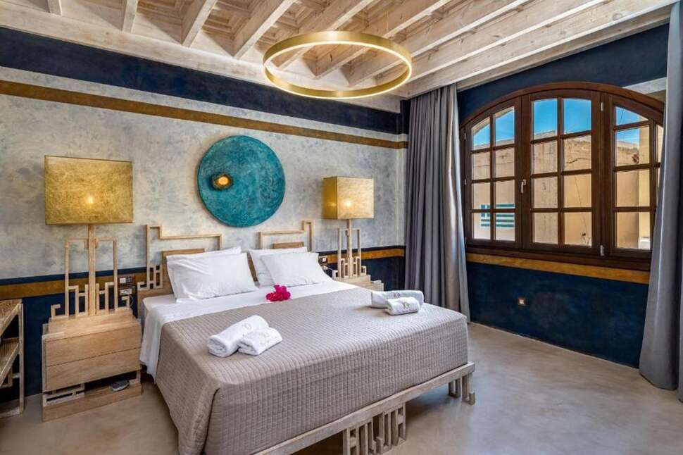 10GR Boutique Hotel & Wine Bar cover