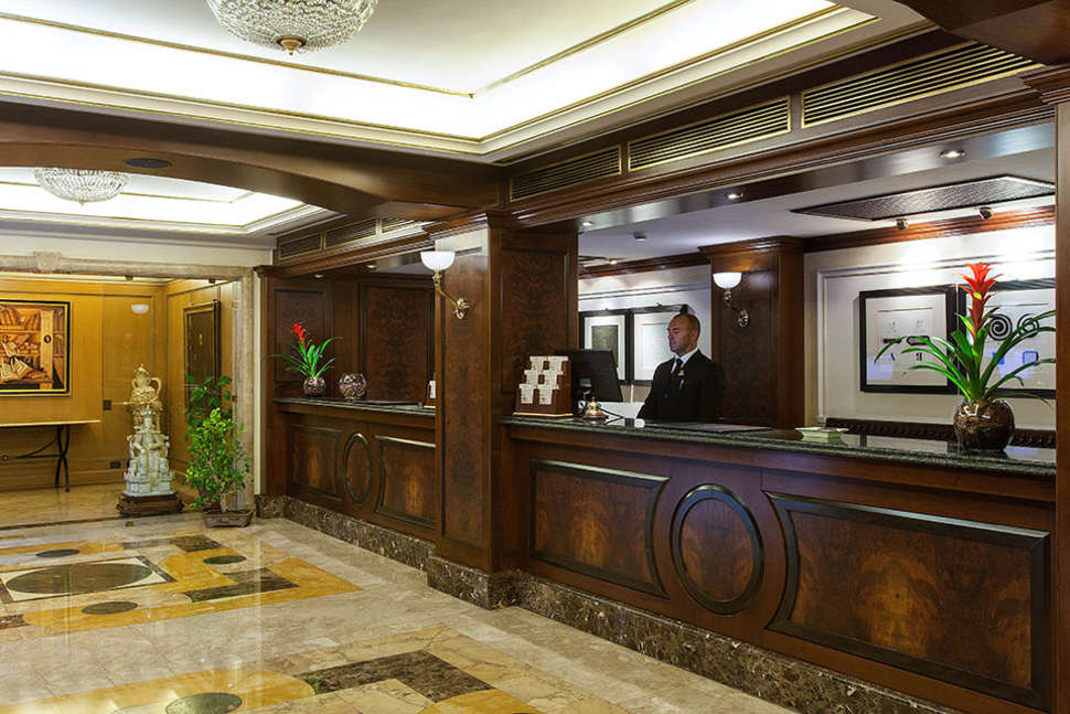 River Chateau Hotel