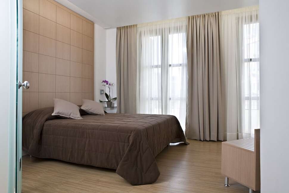 Hotel Chic cover