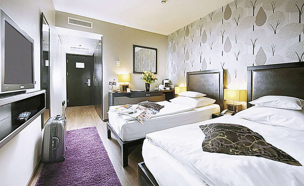 Charm Hotel Budapest cover
