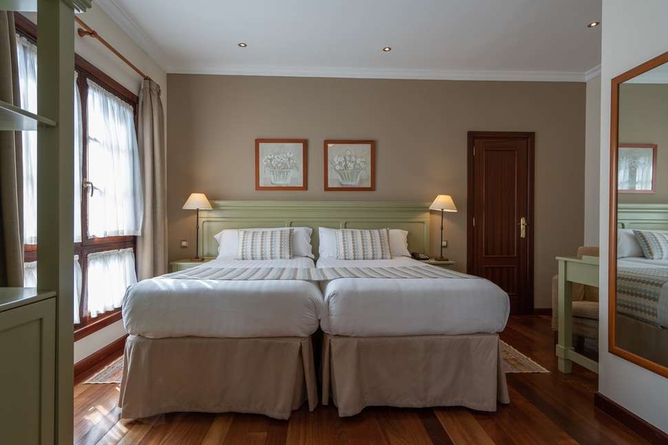 Hotel Laguna Nivaria cover