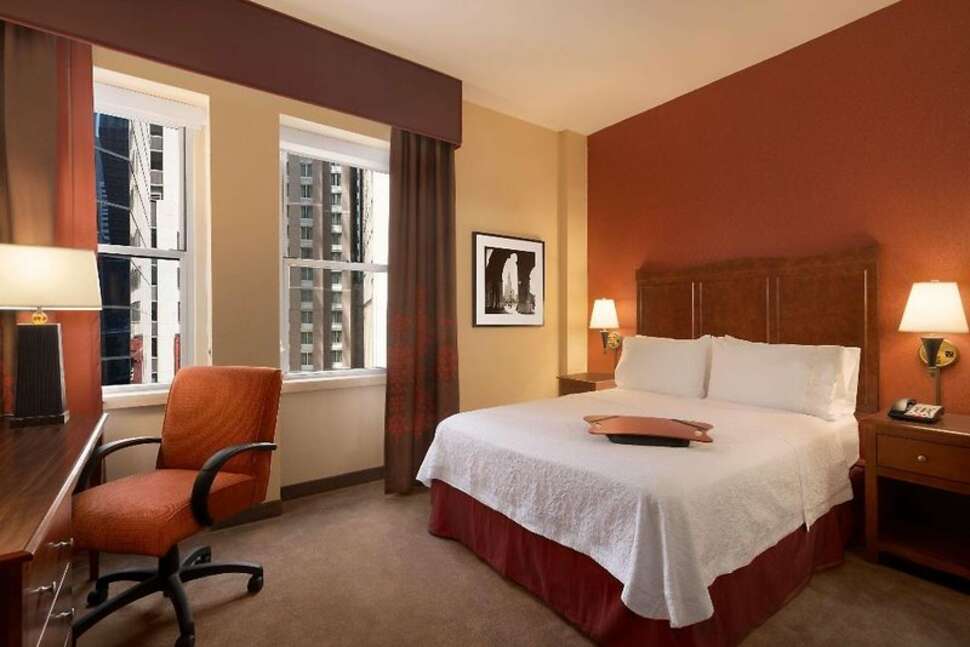 Hampton Inn Manhattan Downtown - Financial Di cover