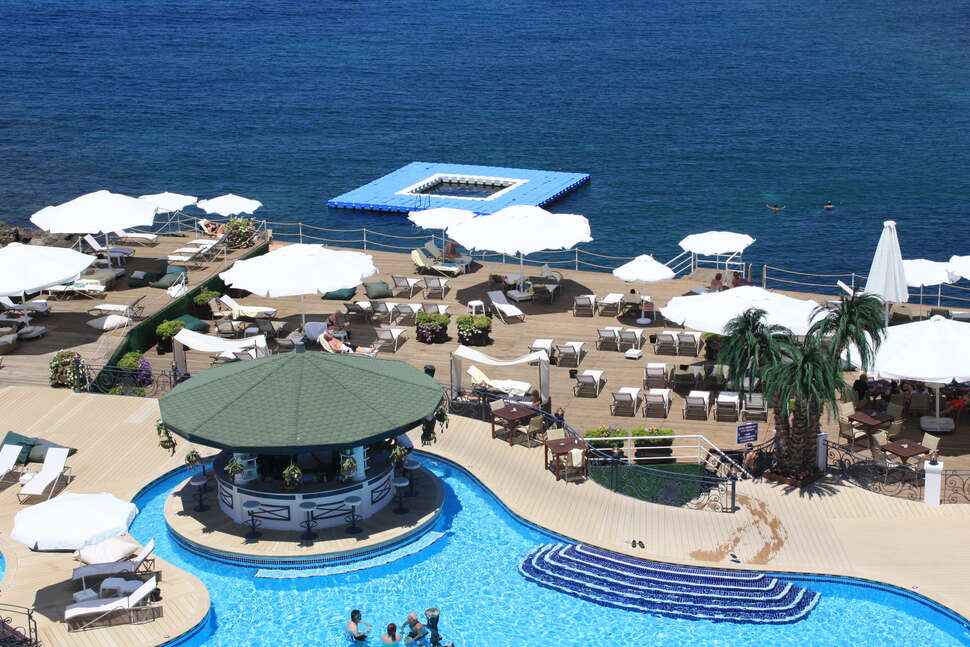 Rocks Hotel & Casino cover