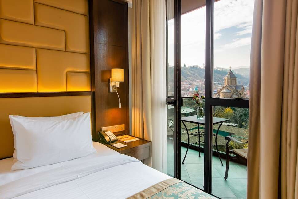KMM Hotel cover