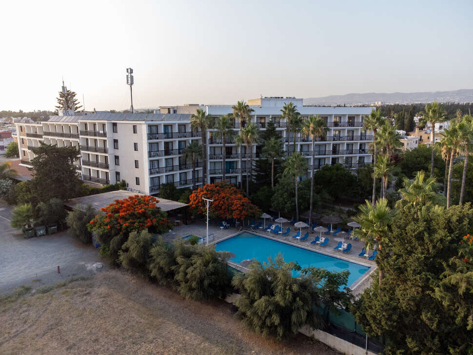 Veronica Hotel cover