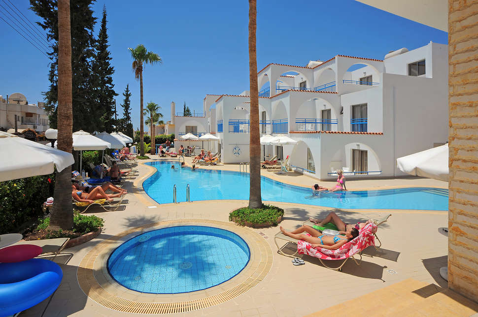 Petrosana Hotel & Appartementen cover
