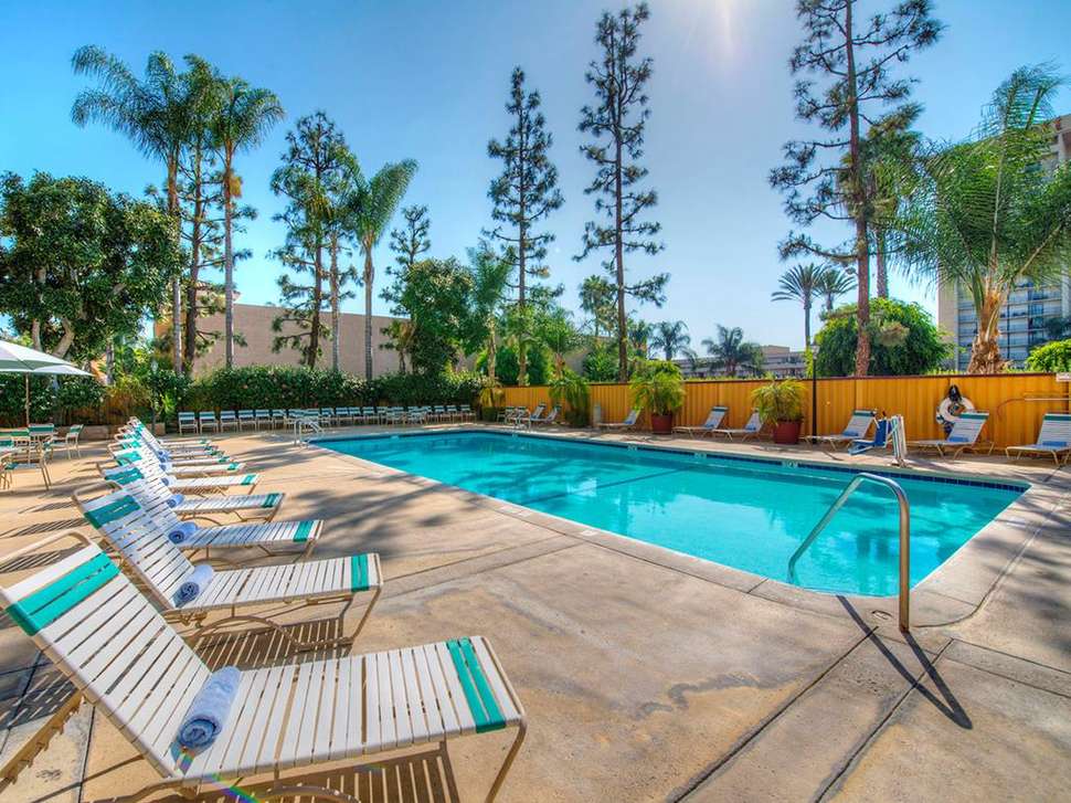 Clarion Hotel Anaheim Resort cover