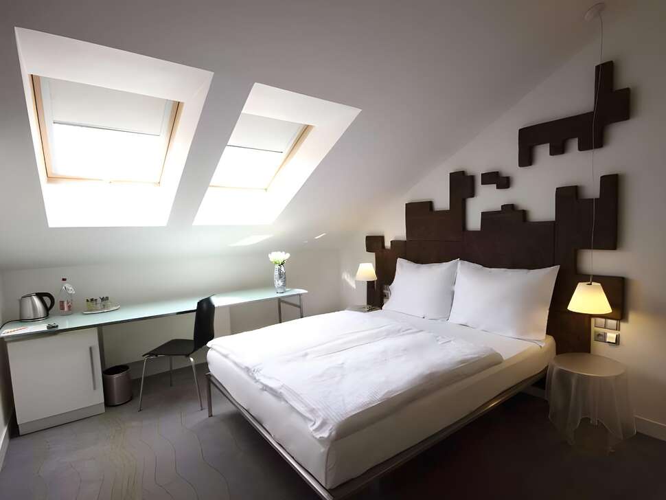 Hotel Pure White