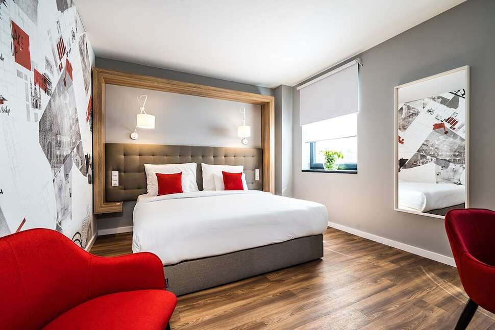 Up Hotel Budapest cover