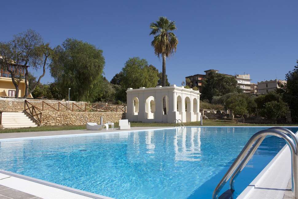 Villa Calandrino Hotel cover
