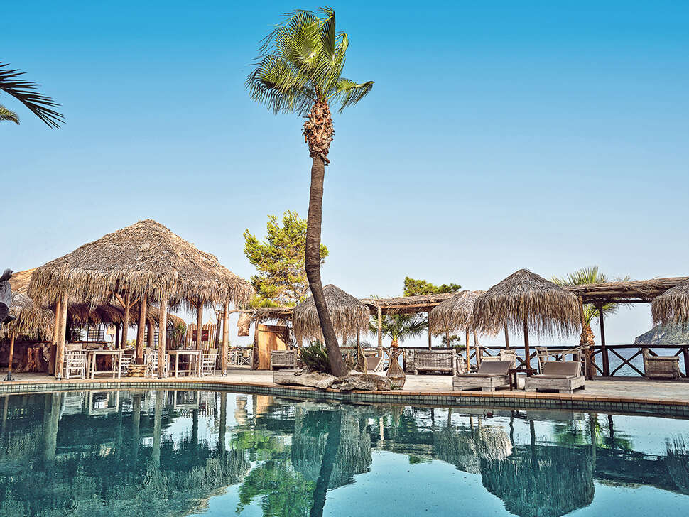 Gloria Maris Hotel cover