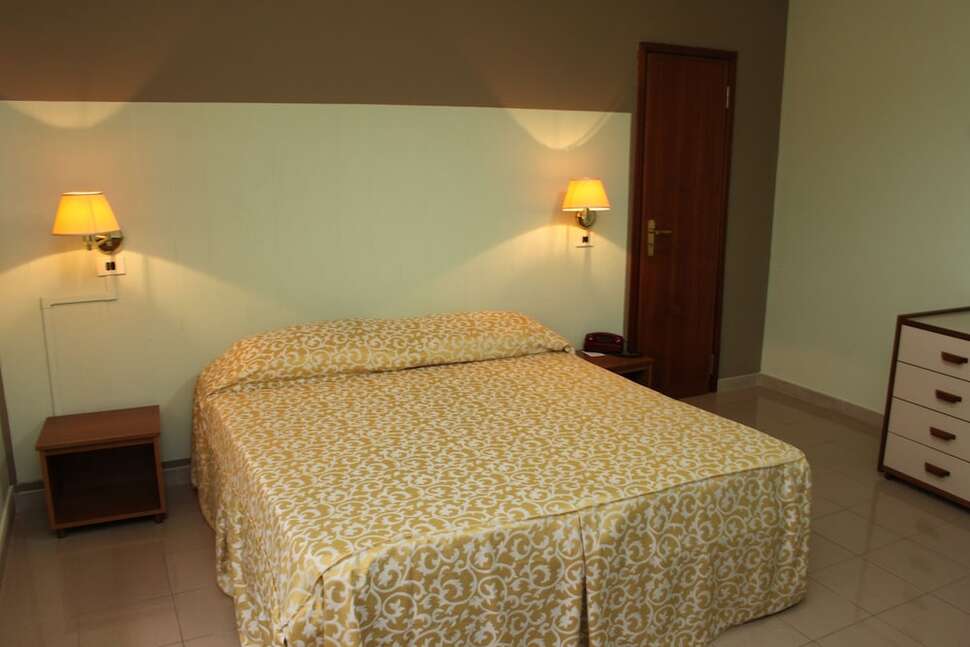 Hotel Plaza Taranto cover