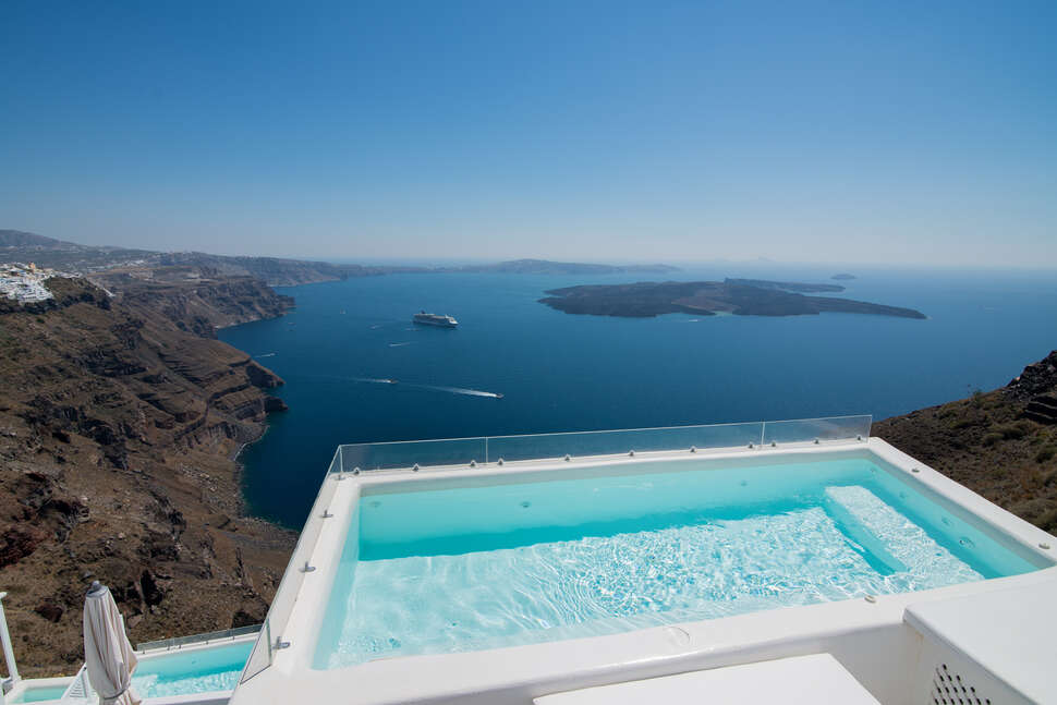 Aqua Luxury Suites cover