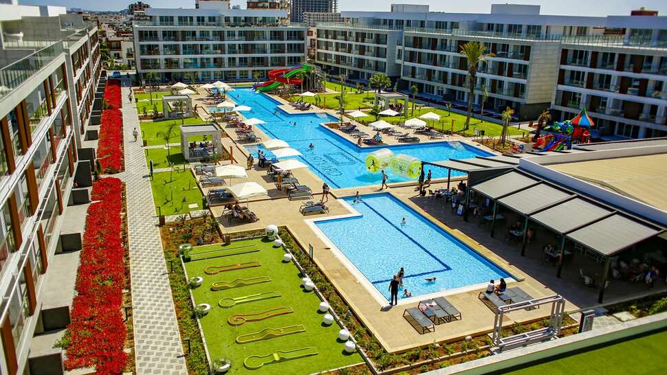 Courtyard Long Beach Holiday Resort cover