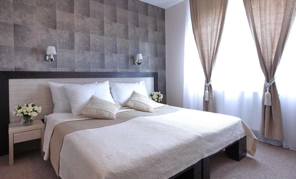 Garni Hotel Vozarev cover