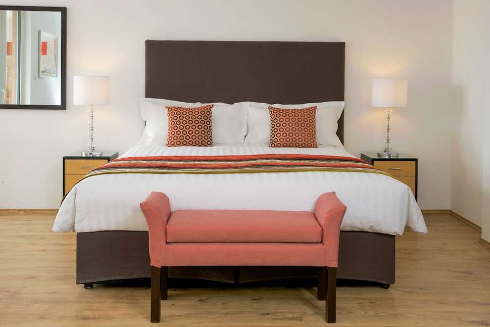 Escala Hotel & Suites cover