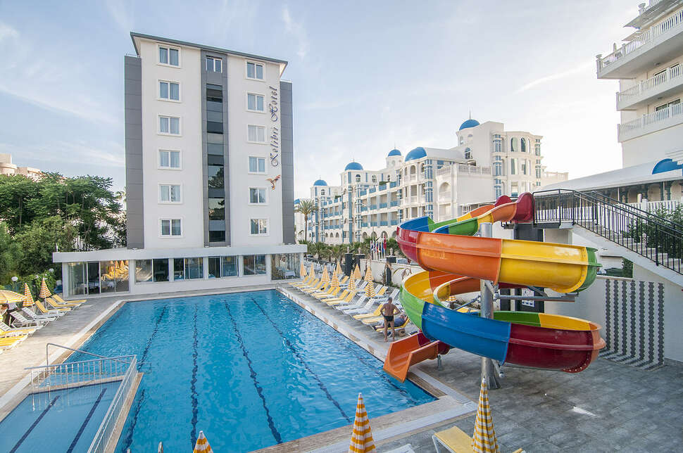 Kolibri Hotel cover