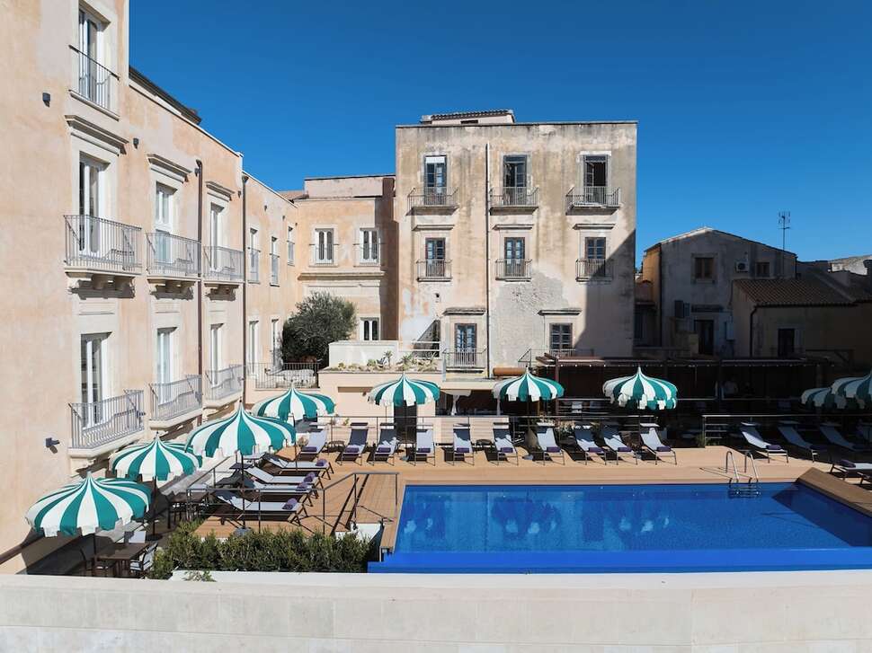 Des Etrangers Hotel & SPA cover