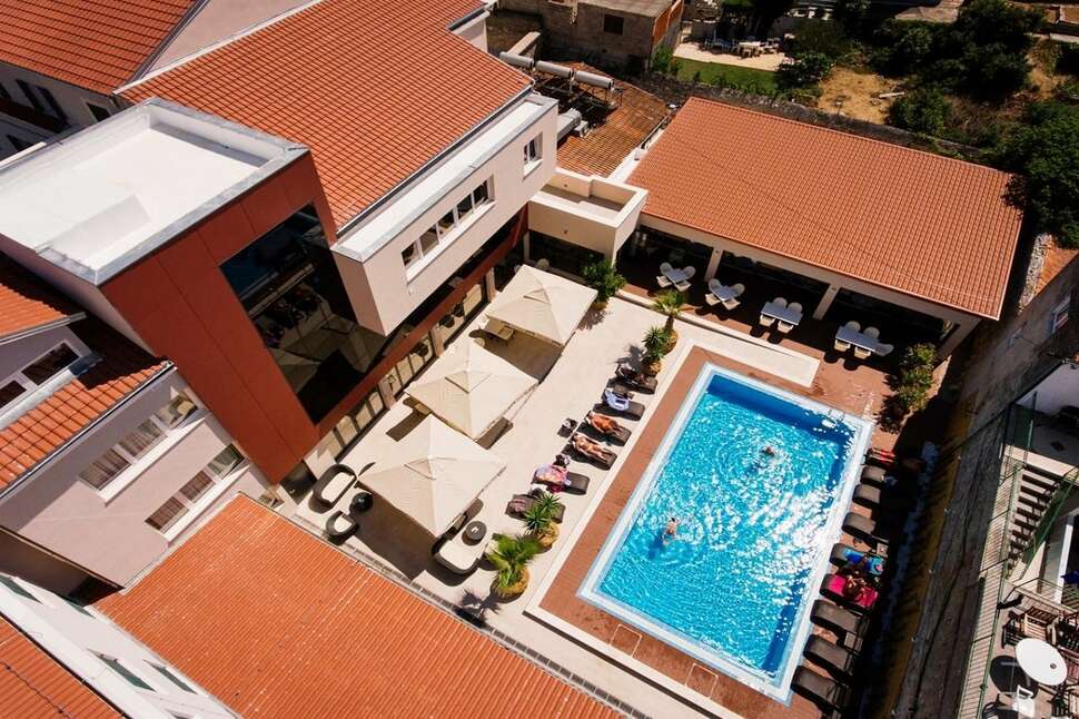 Hotel Borovnik cover