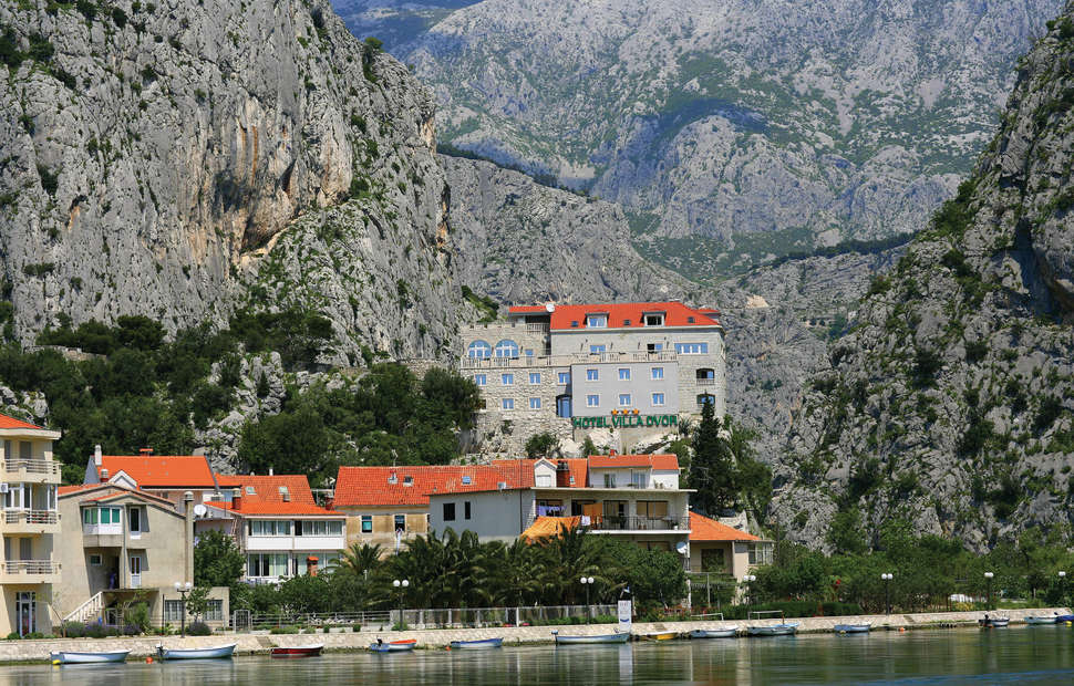 Hotel Villa Dvor cover
