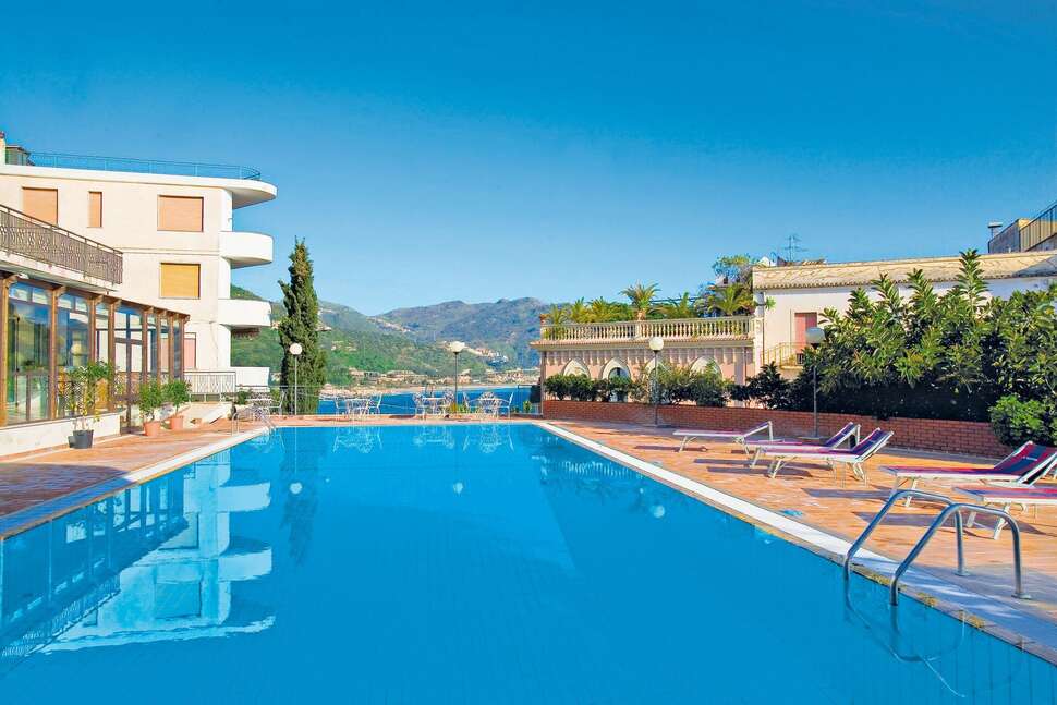Hotel Villa Esperia cover