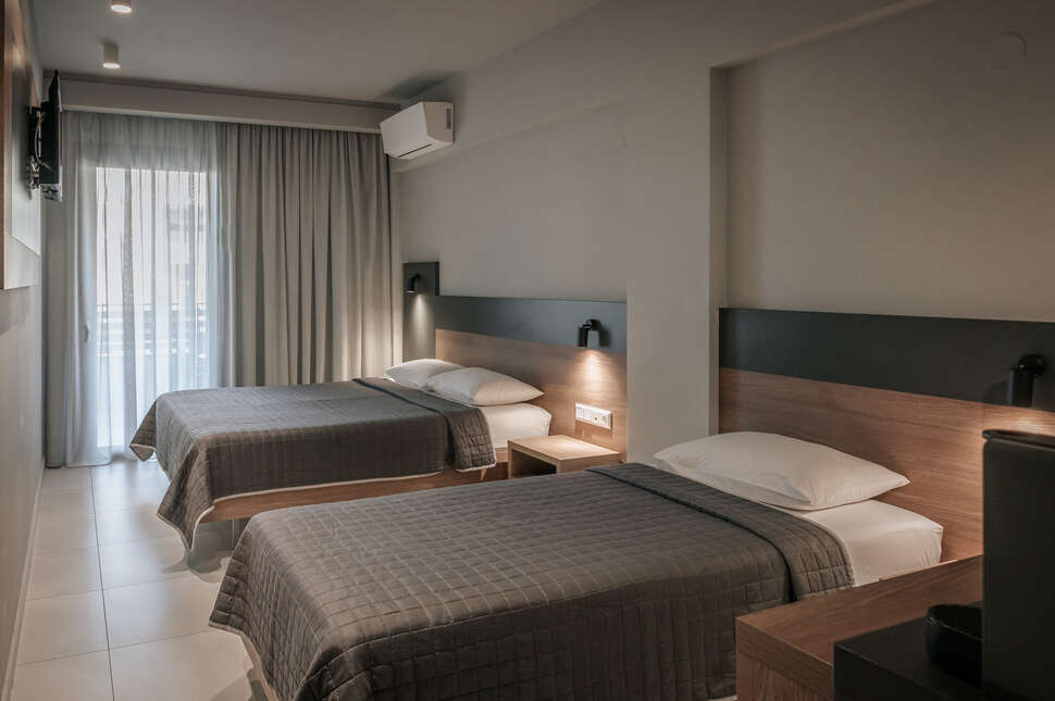 Elizabeth Queen Luxury Rooms cover