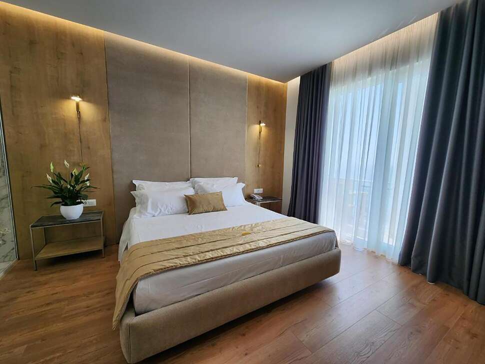 Gold Hotel cover