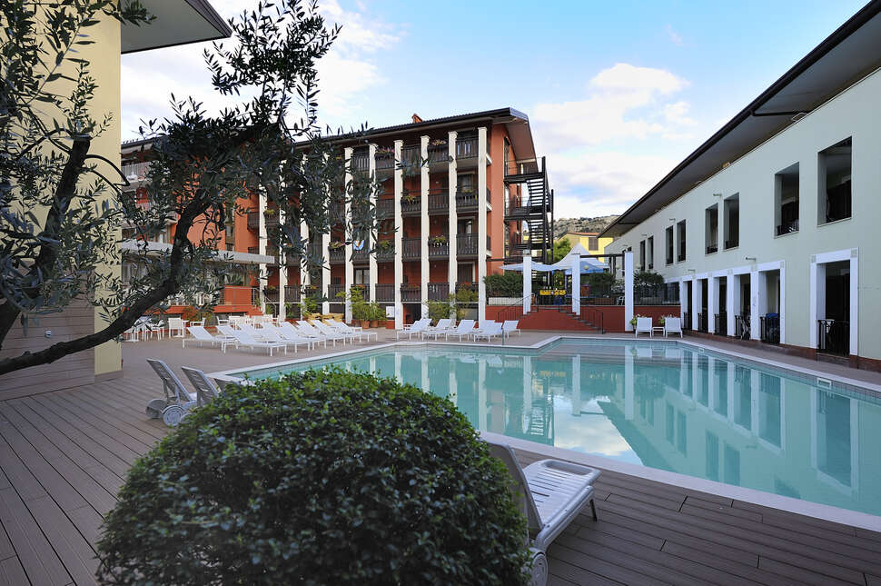 Club Hotel La Vela Torbole cover