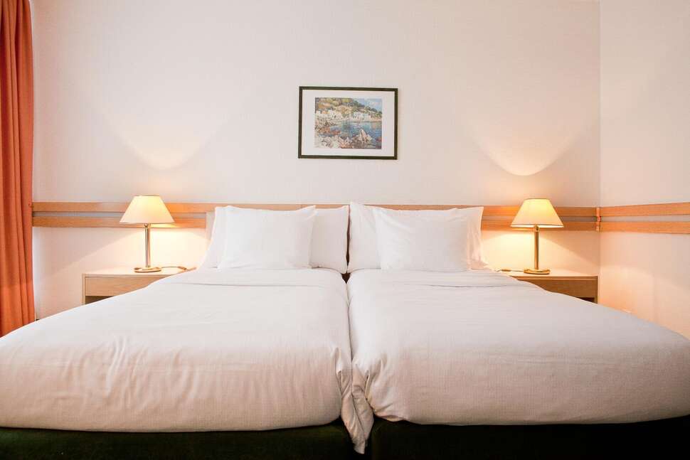 Hotel Drake Longchamp cover