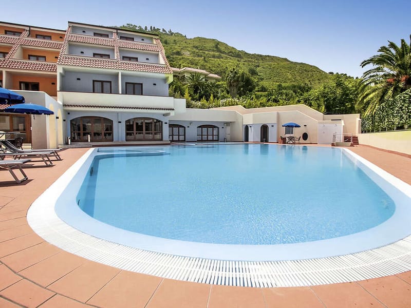 Hotel Tropis cover