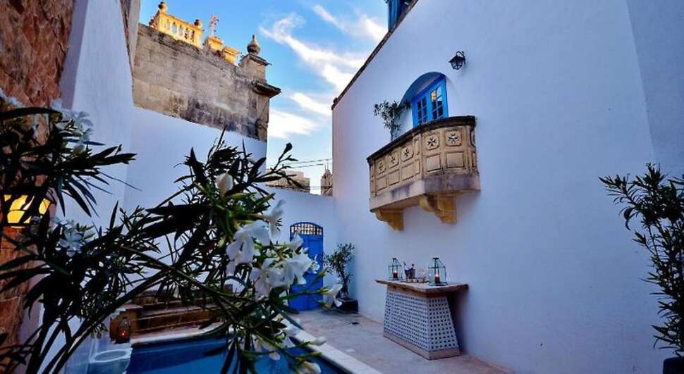 Chapel 5 Suites cover