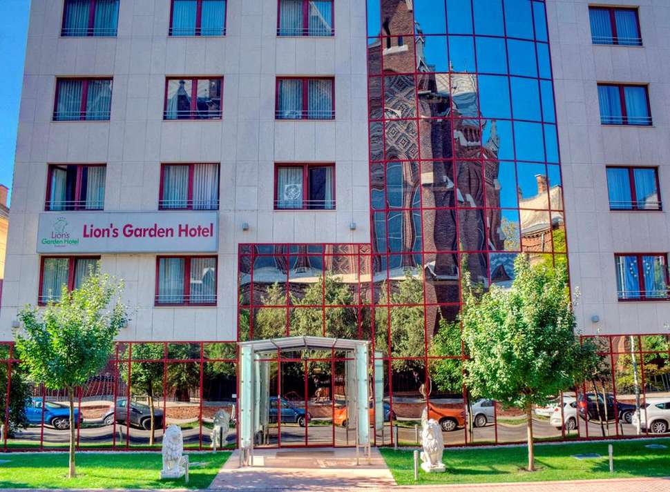 Lions Garden Hotel cover