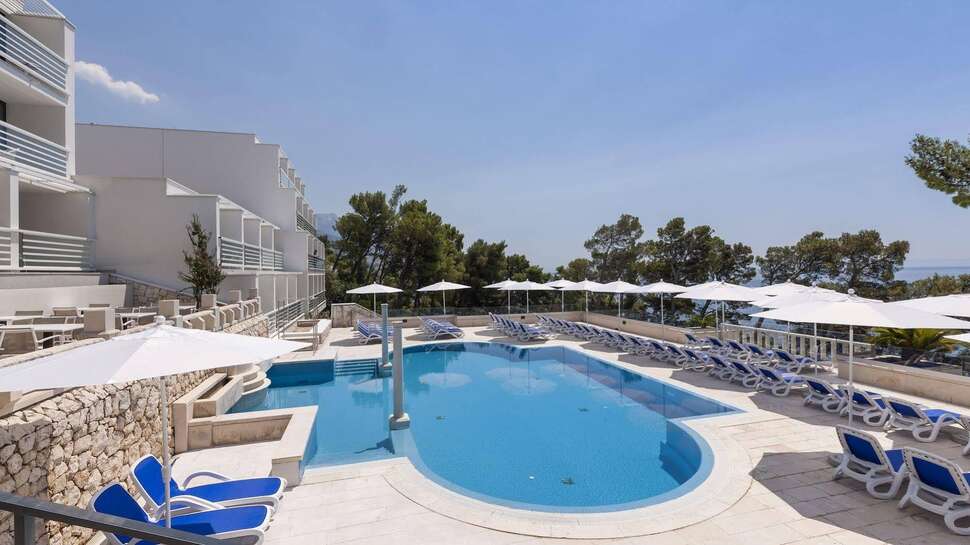Bluesun Hotel Mala Berulia cover