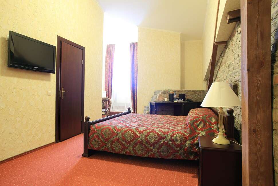 Hotel Monte Kristo cover