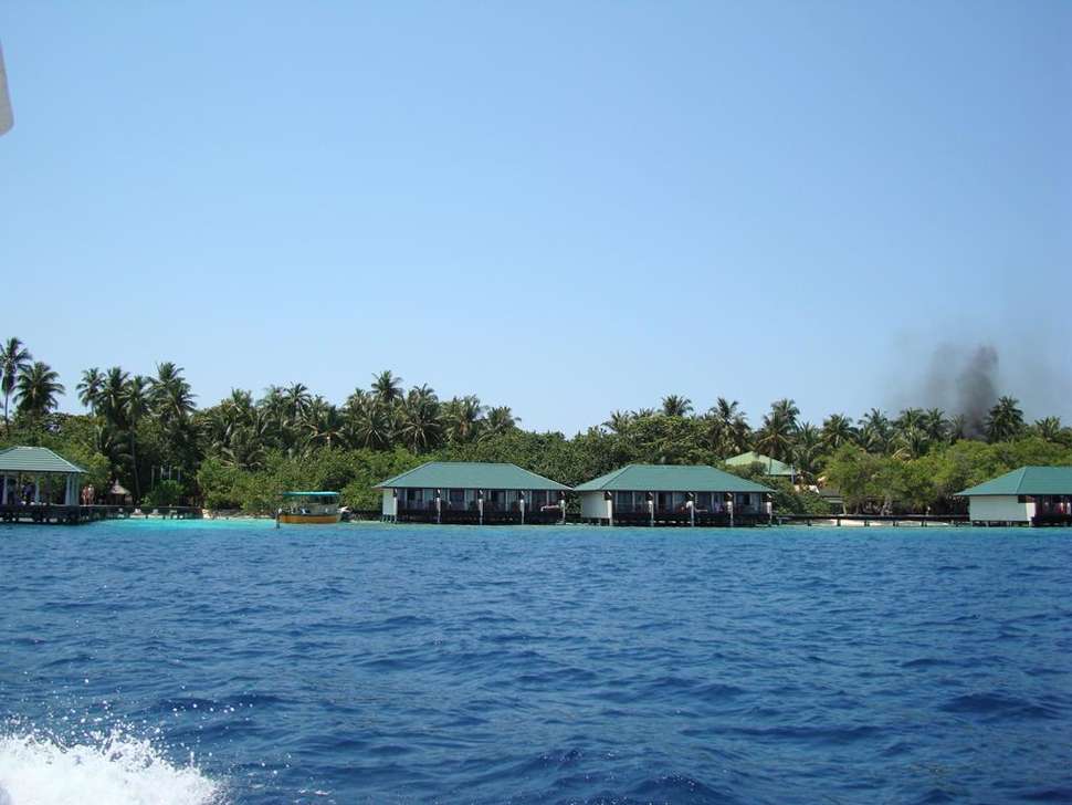 Embudu Village cover
