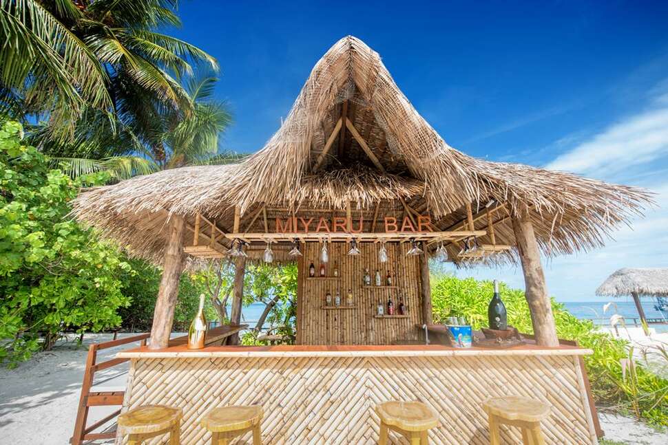 Makunudu Island Resort cover