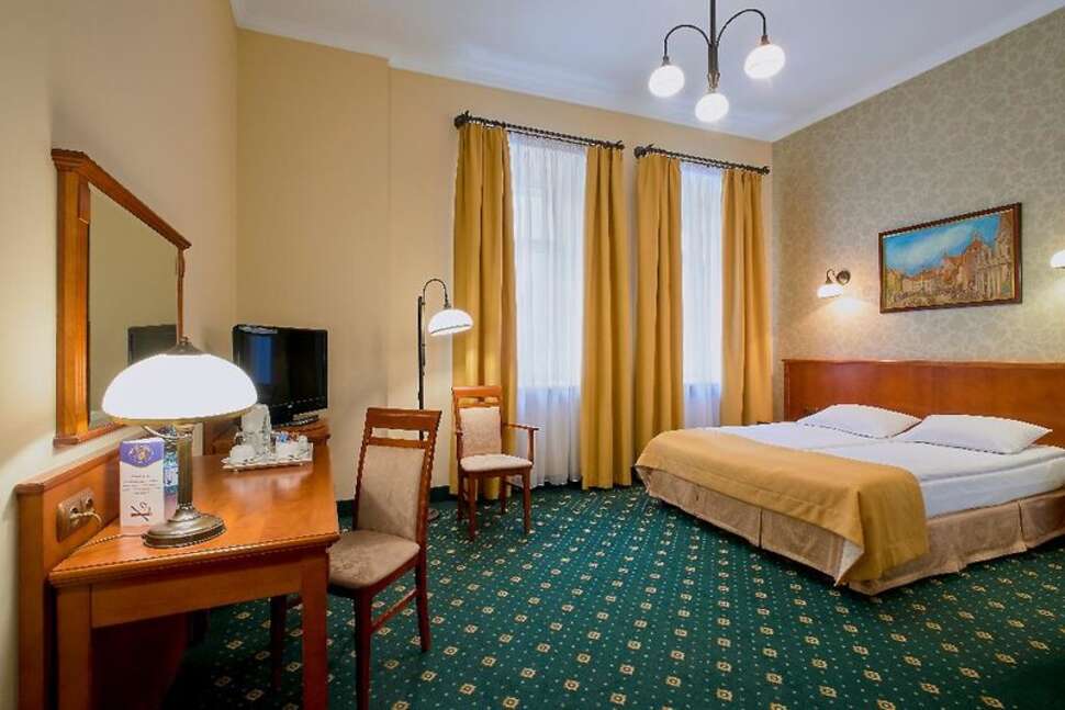 Hetman Hotel cover