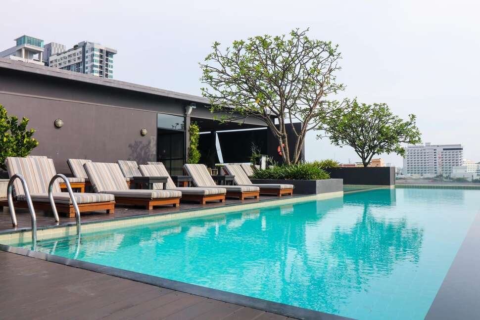 Page 10 Hotel cover