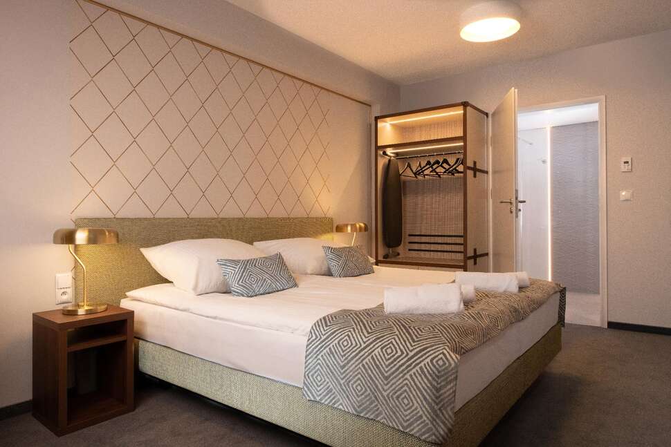 Xerion Hotel cover