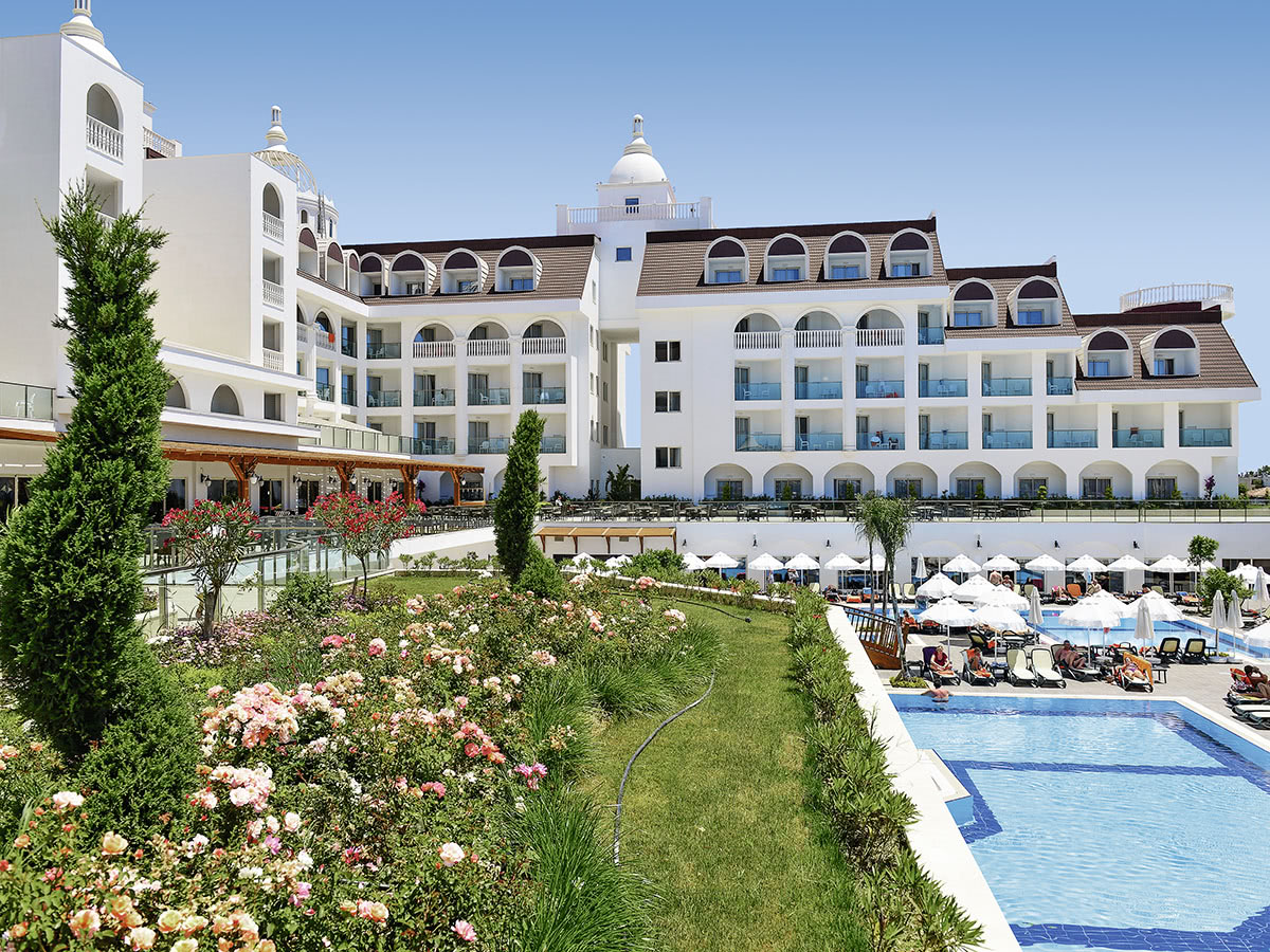Side Crown Serenity – Hotel met tuin en zwembad, Gündogdu