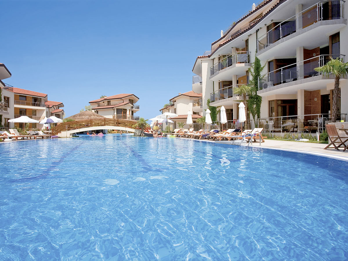 Laguna Beach Resort & Spa – Zwembad met ligbedden, Sozopol