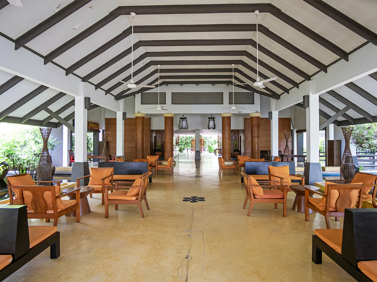 Sunshine Hotel & Residences – Open lounge, Pattaya