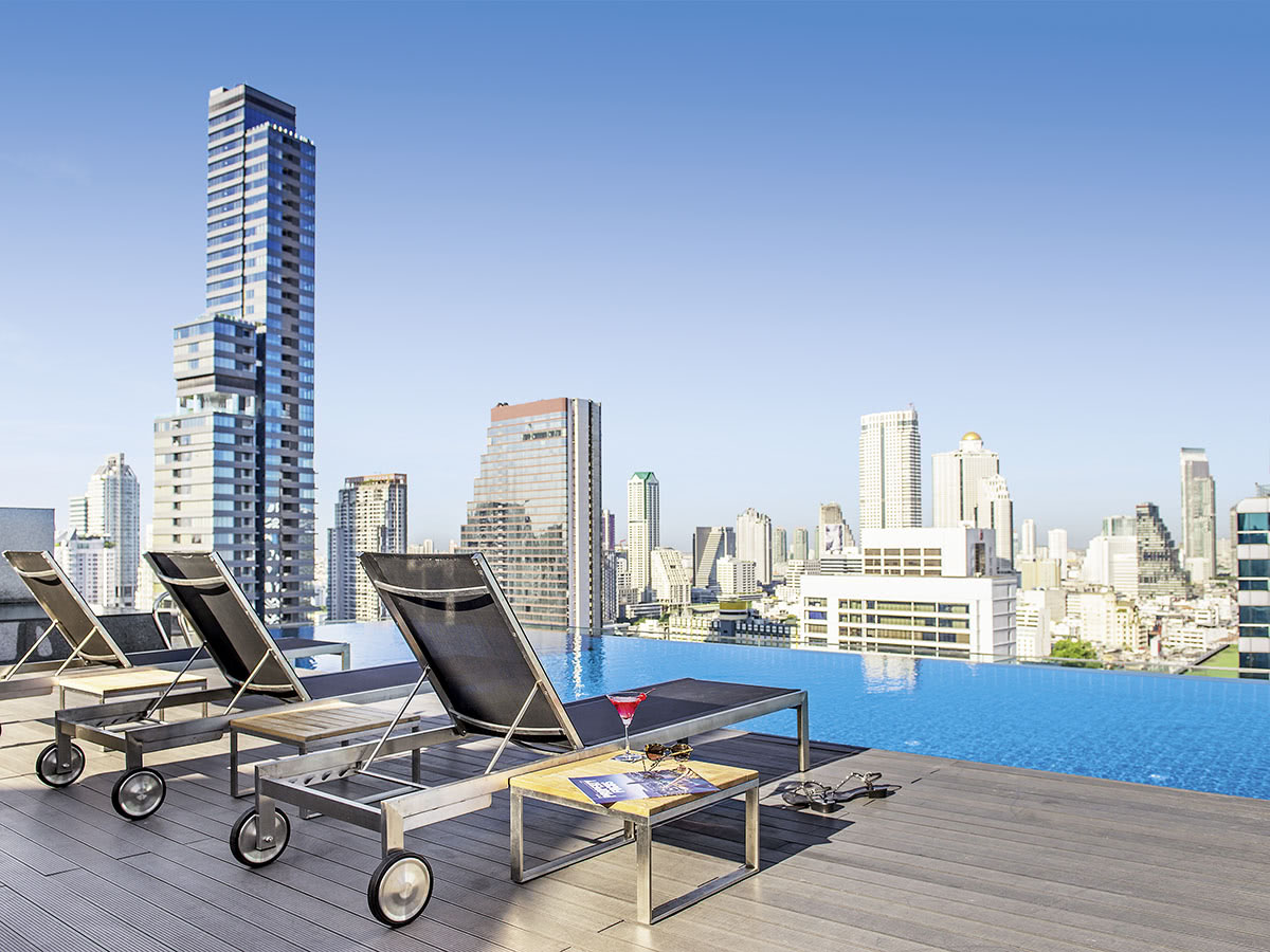Amara Bangkok – Dakzwembad met skyline, Bangkok