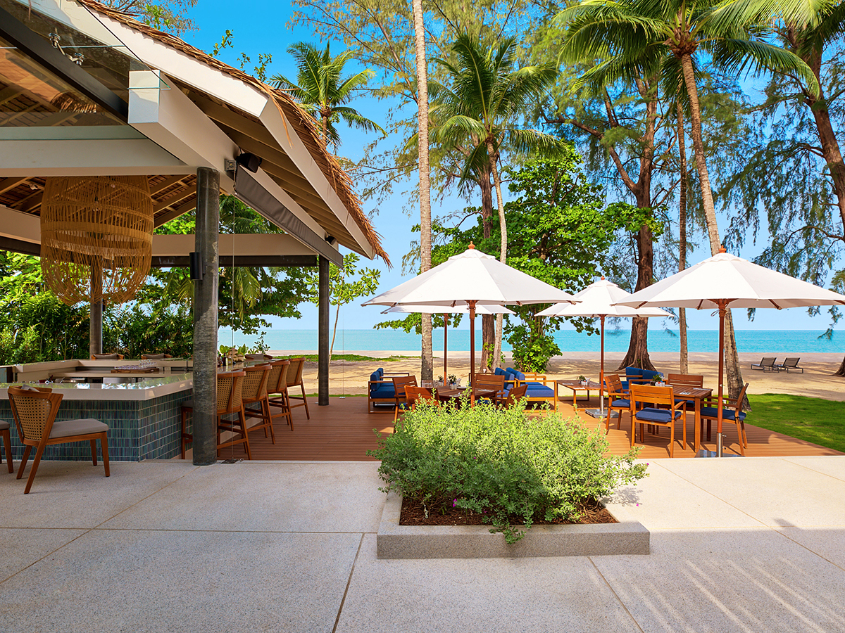 OUTRIGGER Khao Lak Beach Resort – Restaurant aan zee, Bang Sak Strand
