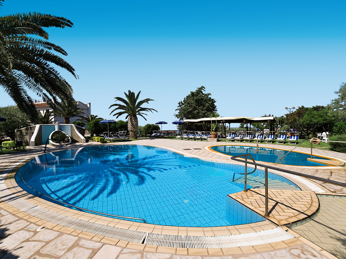 Hotel Ideal – Zwembad met palmen, Forio