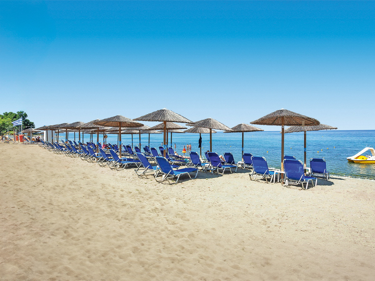Poseidon Palace Hotel – Strand met parasols, Leptokaria