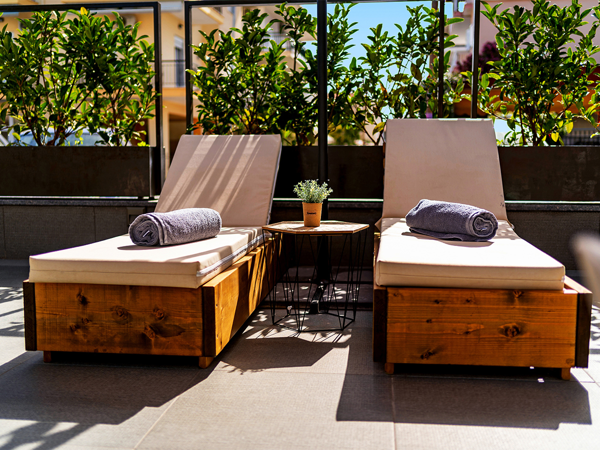 Dafni Plus Hotel – Ligbedden op terras, Leptokaria
