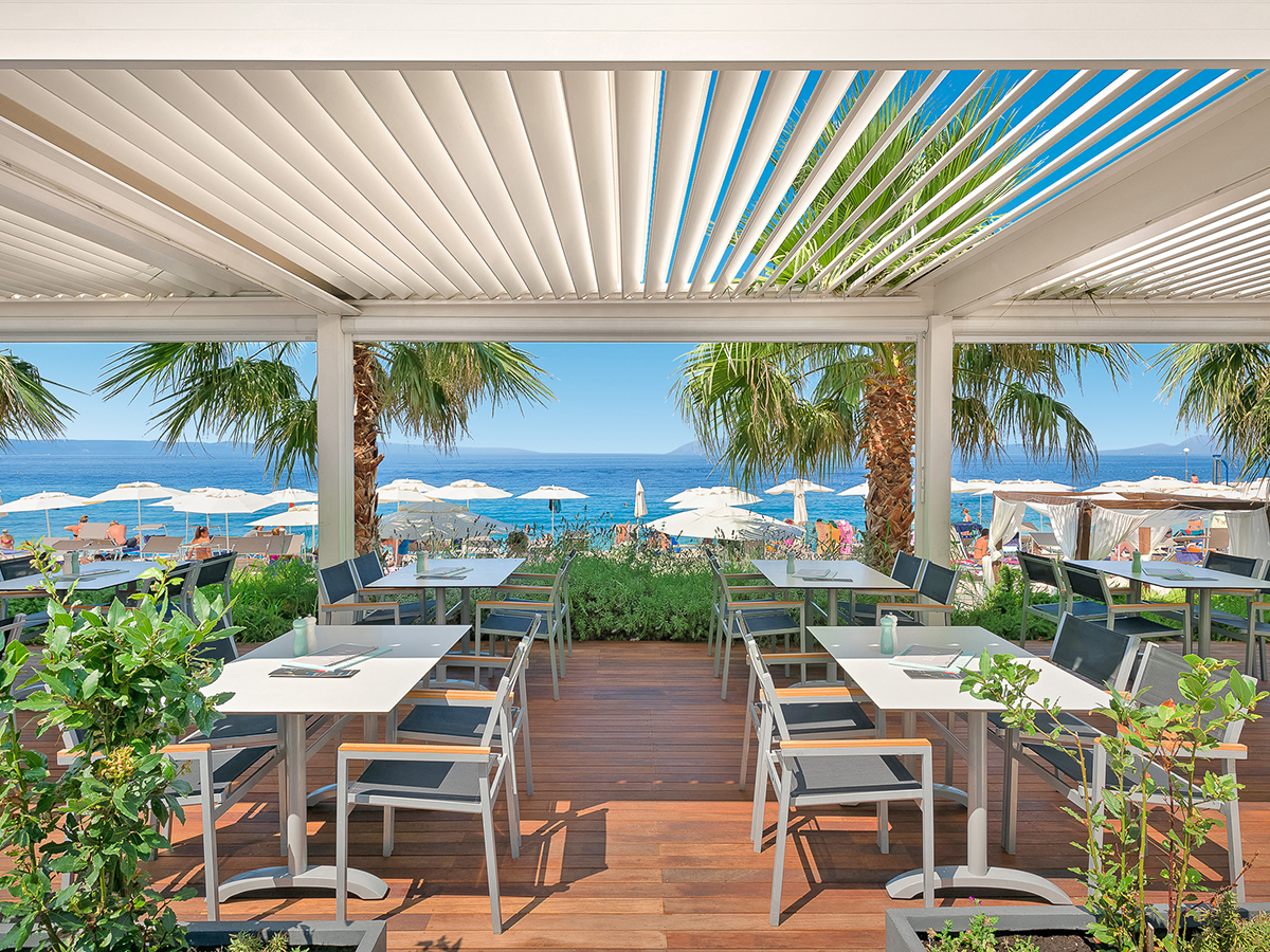 Medora Auri Family Beach Resort – Terras aan zee, Podgora