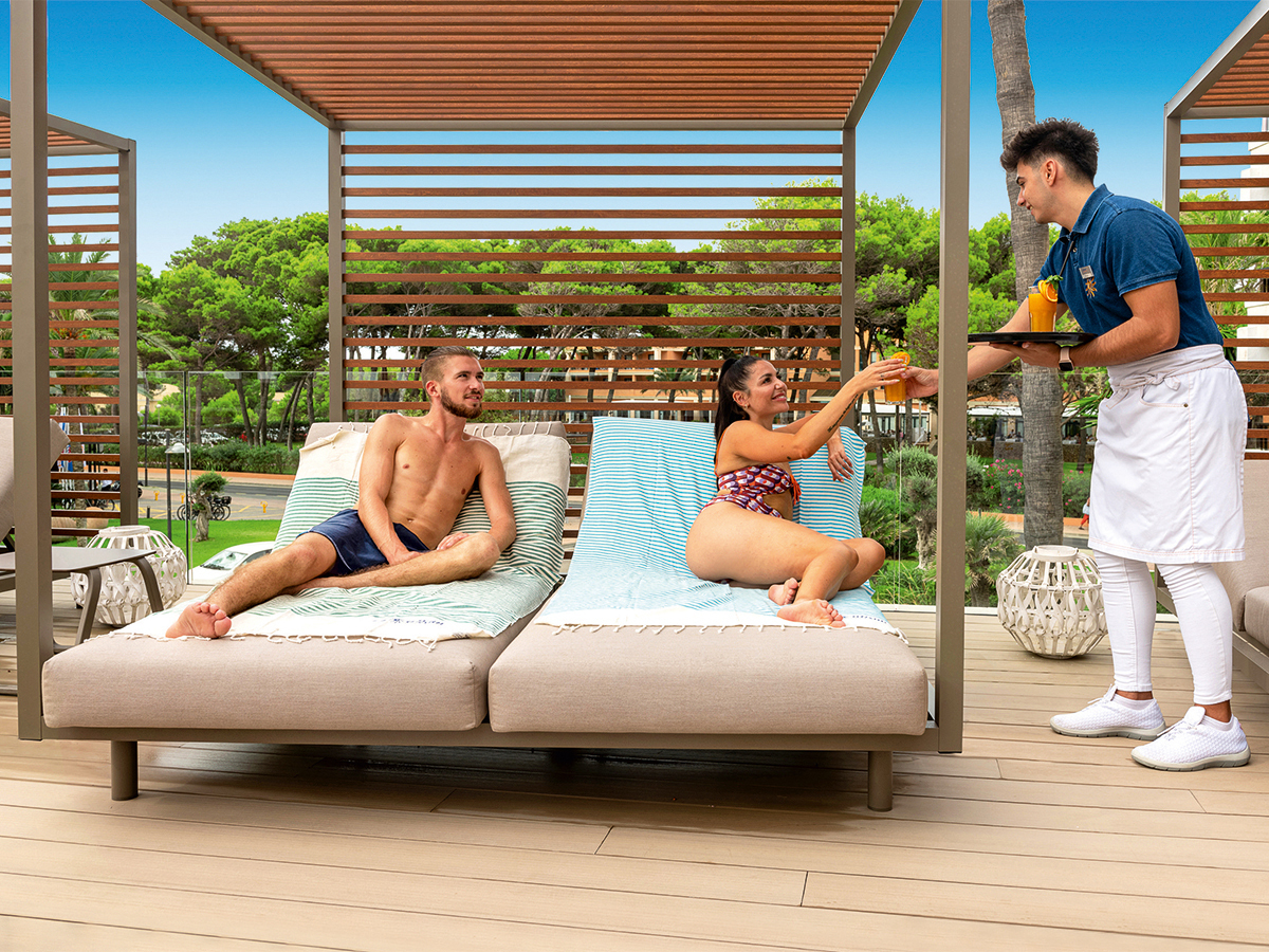 allsun Hotel Sumba – Loungebed met bediening, Cala Millor